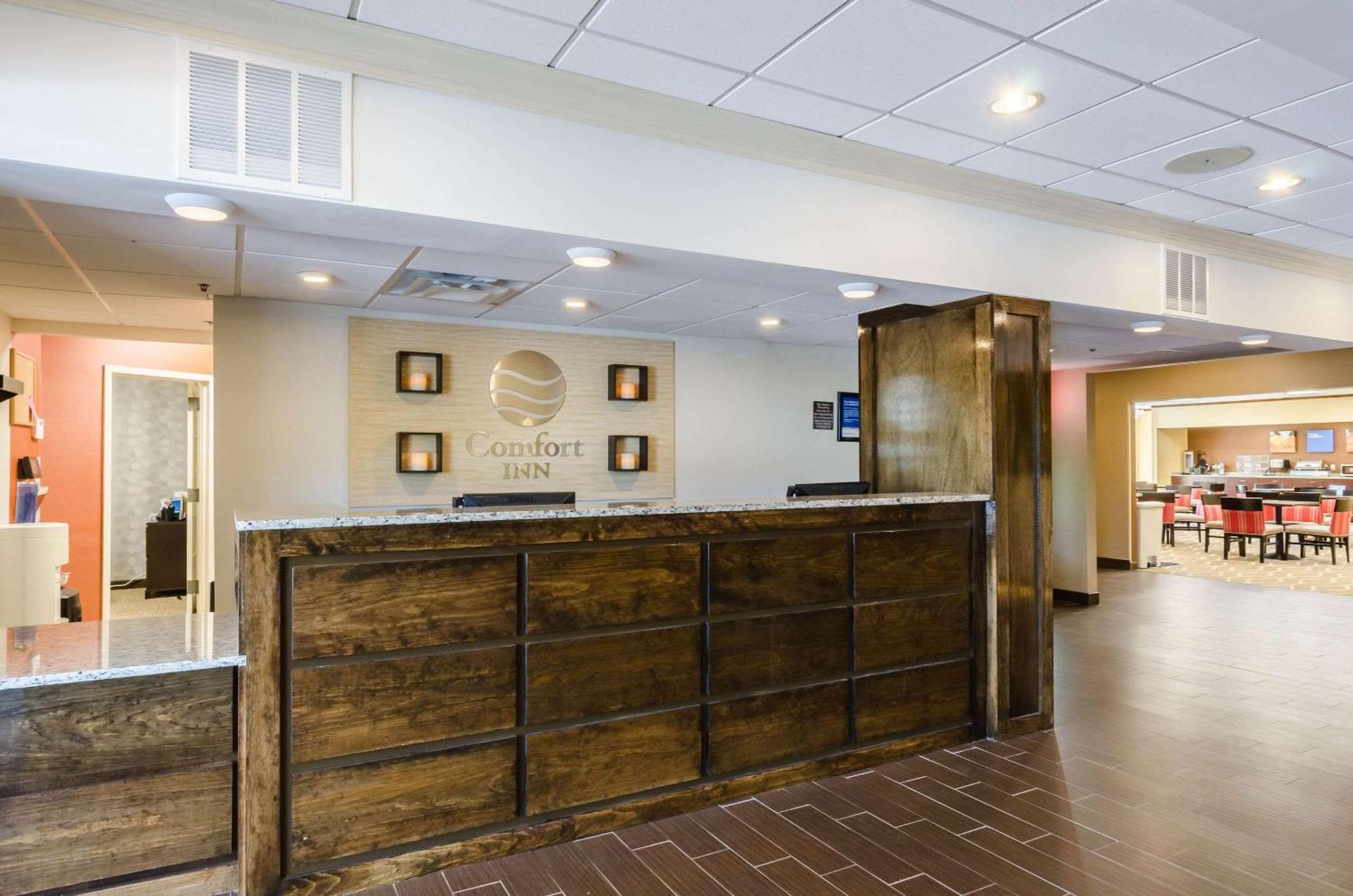 Comfort Inn Randolph-Boston Exterior photo